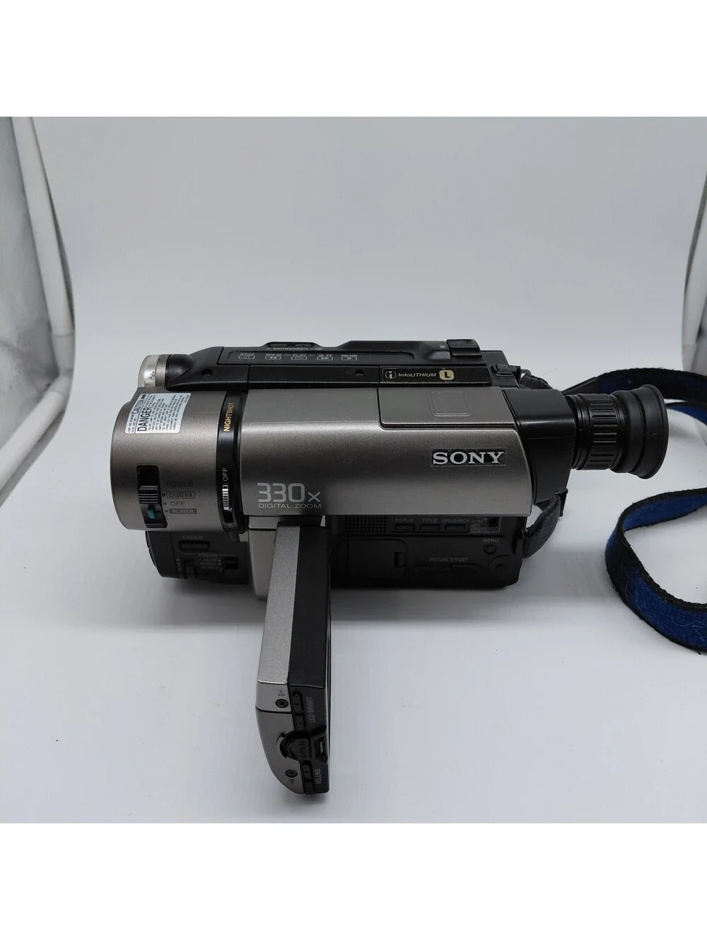 Sony CCD-TRV36 Hi8 Handycam Camcorder Tested Works Charger Battery Case Bundle
